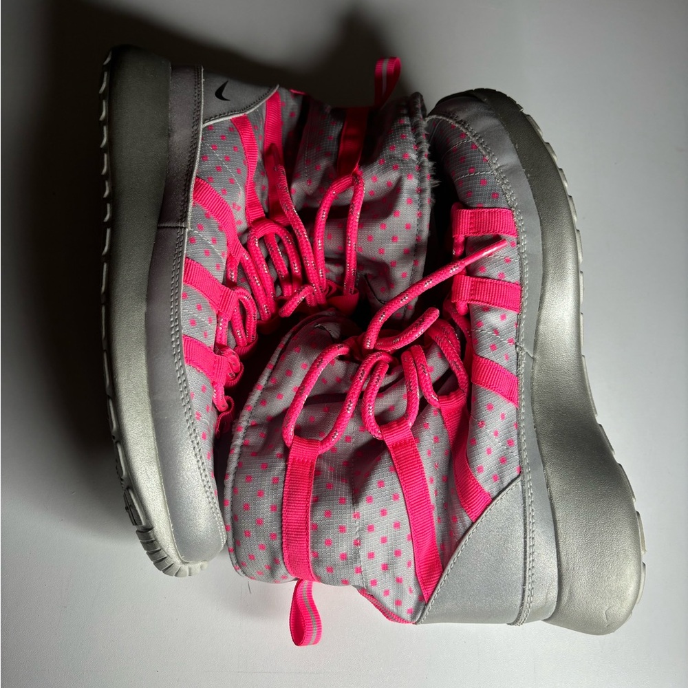 Nike Youth | Kids Pink and Silver Winter Boots Kids Size 6 and Women Size 8 Fit